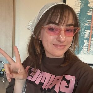 Meet your Posher, Ashley